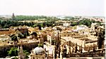 Blick von der Giralda über die Kathedrale zum Archivo de Indias/ links der Alcazar/ links hinten Plaza de Espana